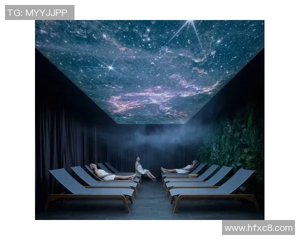 以游泳池为核心打造多功能休闲空间，畅享运动与放松的完美结合