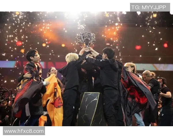 FPX战队团队协作引发热议玩家表现与战术配合成焦点讨论